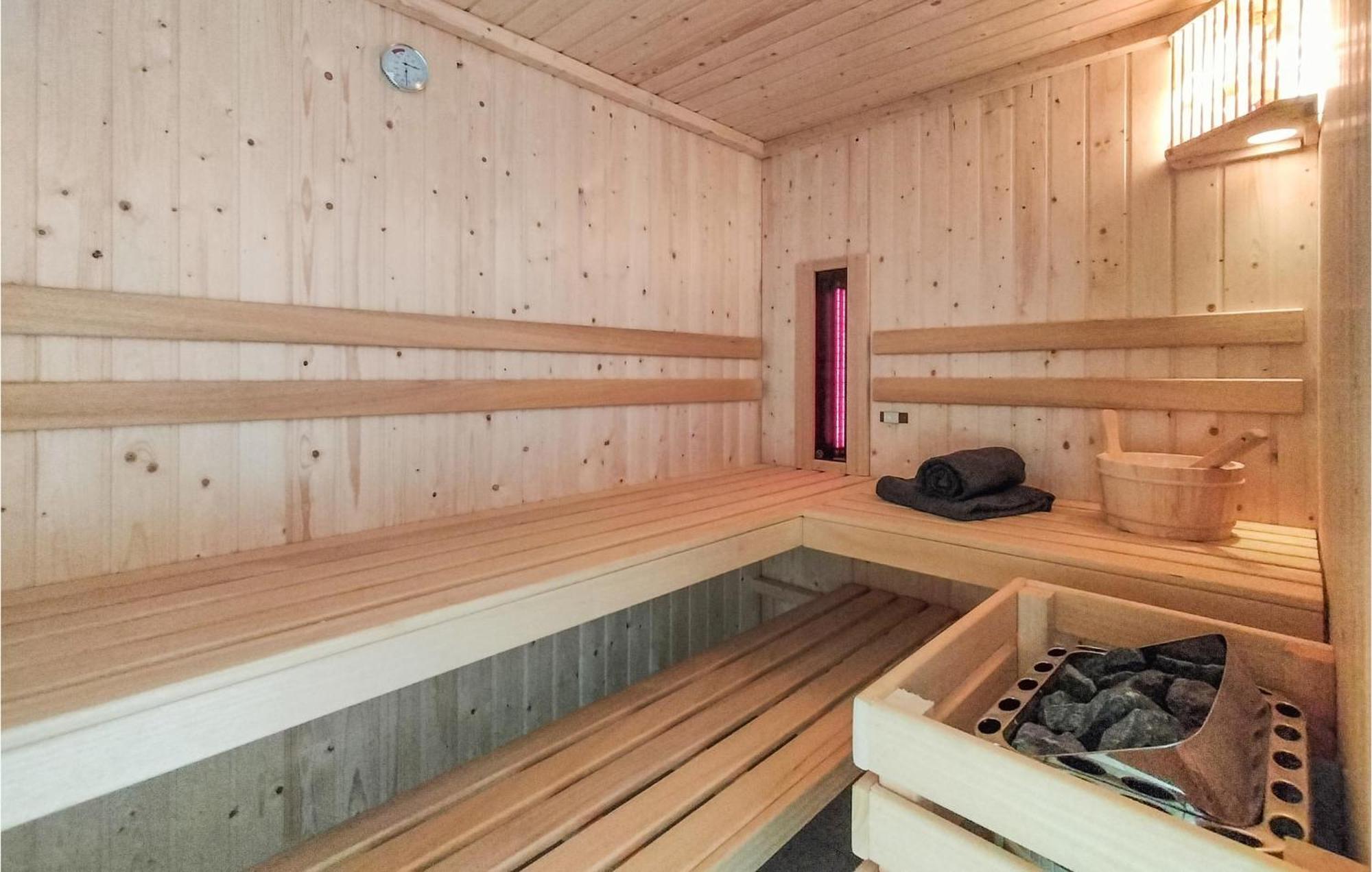 Cozy Home In Oosterwolde With Sauna Экстерьер фото